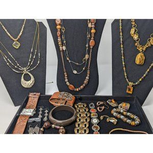 Jewerly lot. Toasty theme.